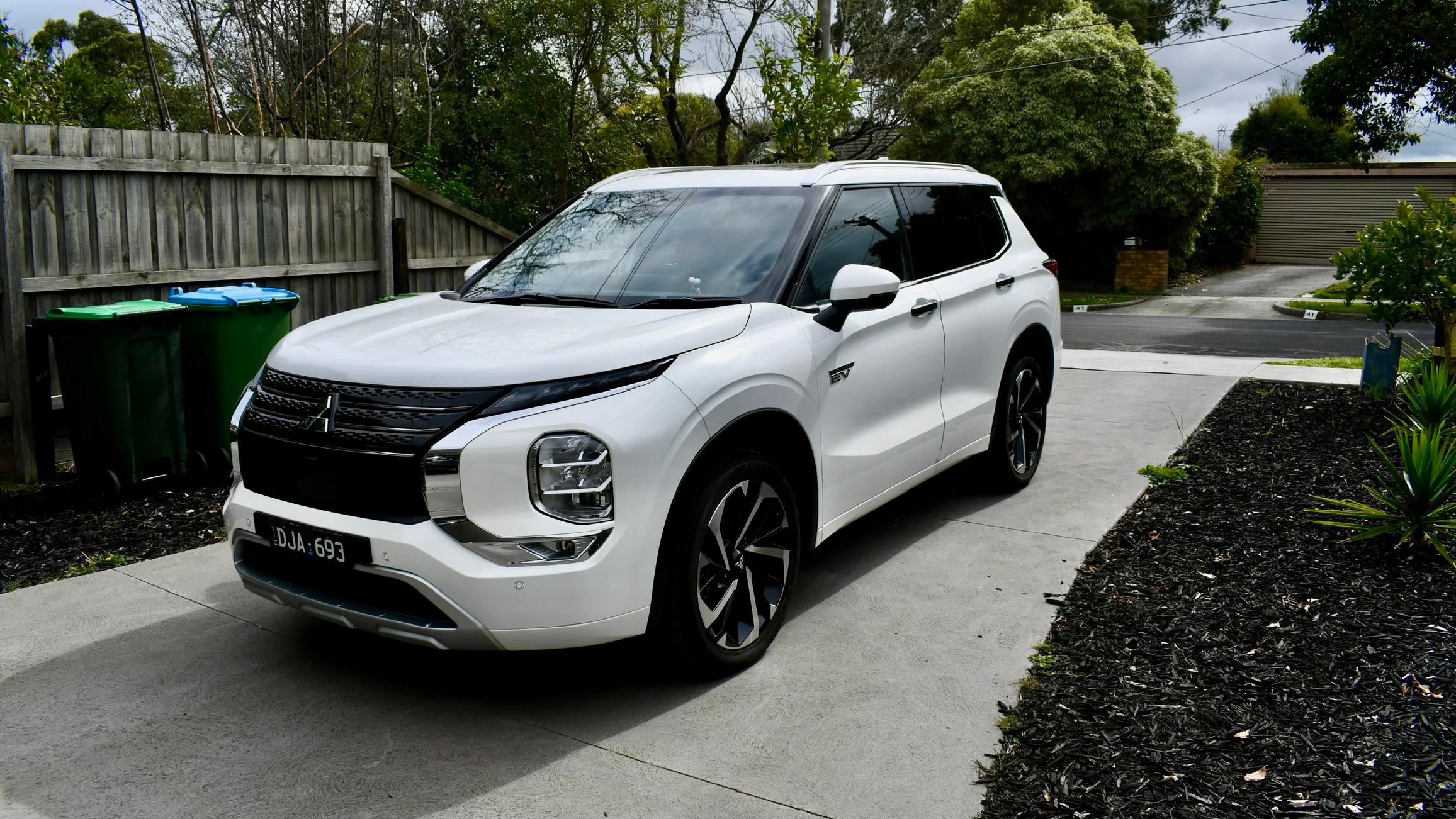 Mitsubishi OUTLANDER 2025 in 