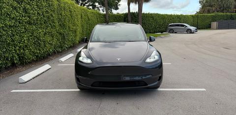 Tesla Model Y 2024