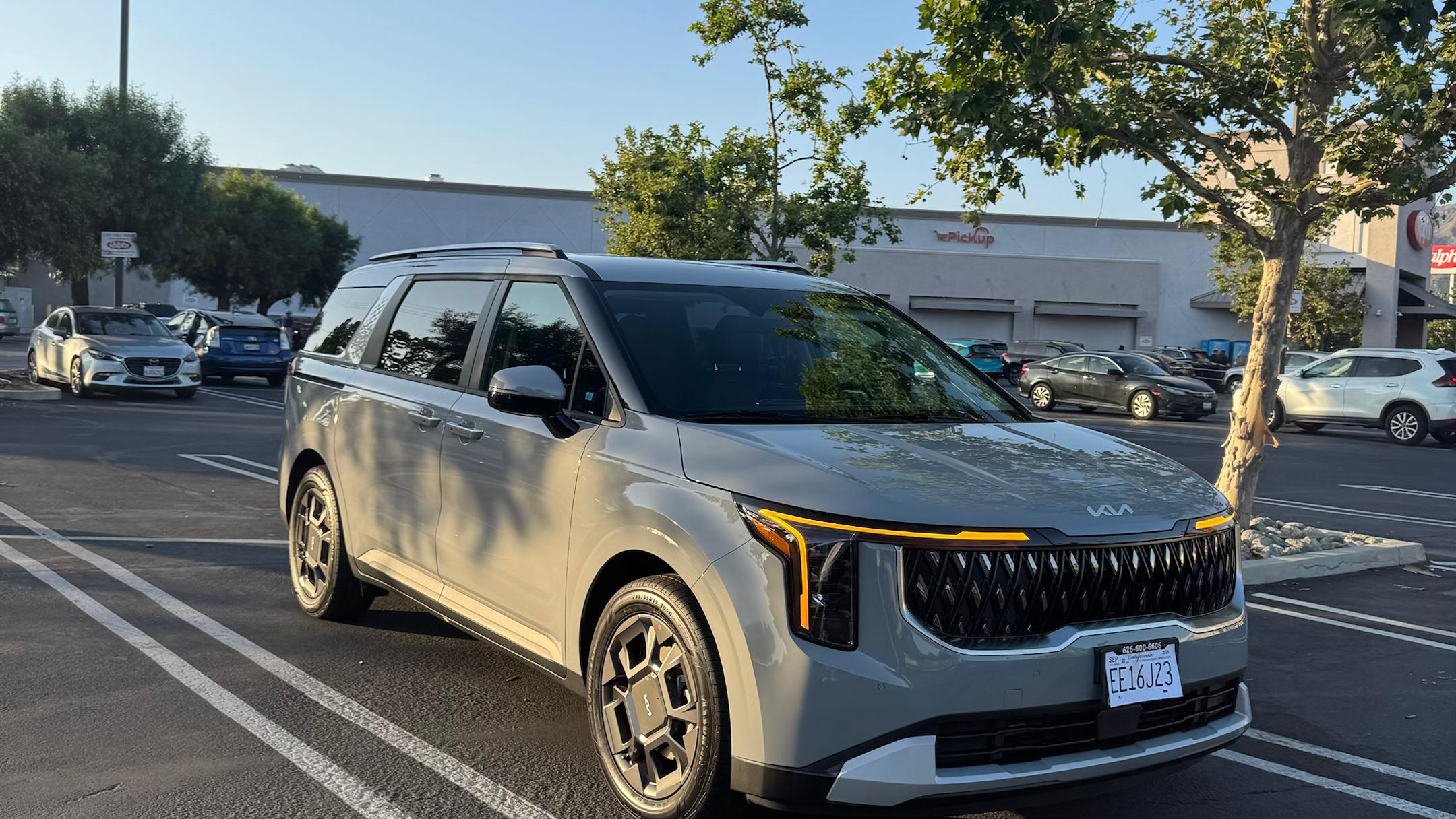 Kia Carnival Hybrid 2026 in Burbank, CA