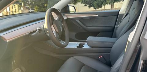 Tesla Model Y 2025