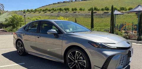 Toyota Camry Hybrid 2026