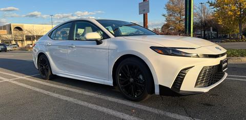 Toyota Camry Hybrid 2026