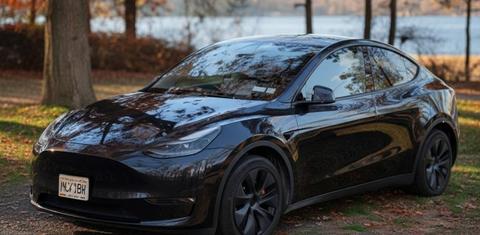 Tesla Model Y 2025