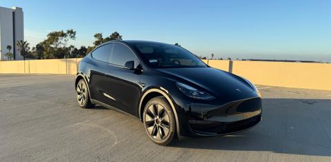 Tesla Model Y 2025