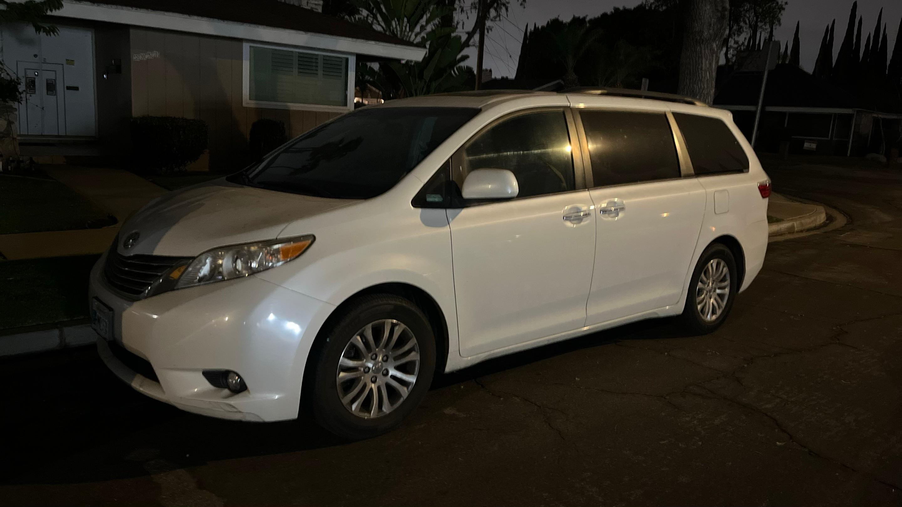 Toyota Sienna 2017 in Fountain Valley, CA