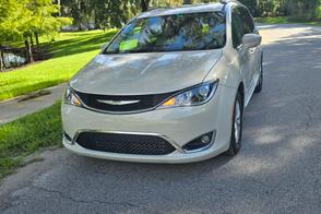 Chrysler Pacifica car