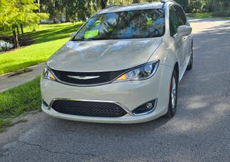 Chrysler Pacifica car