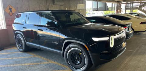 Rivian R1S 2025