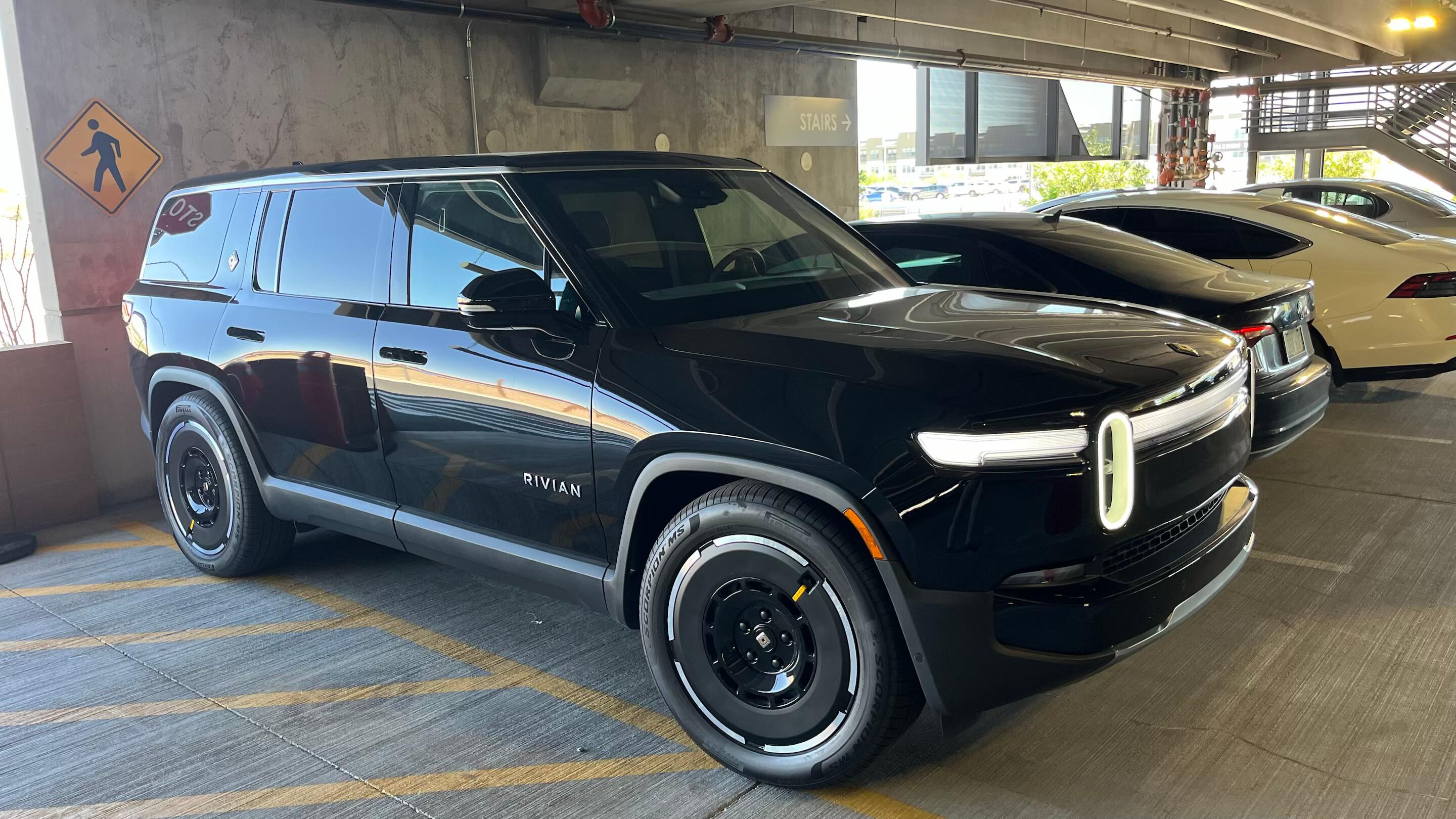 Rivian R1S 2025 in Phoenix, AZ