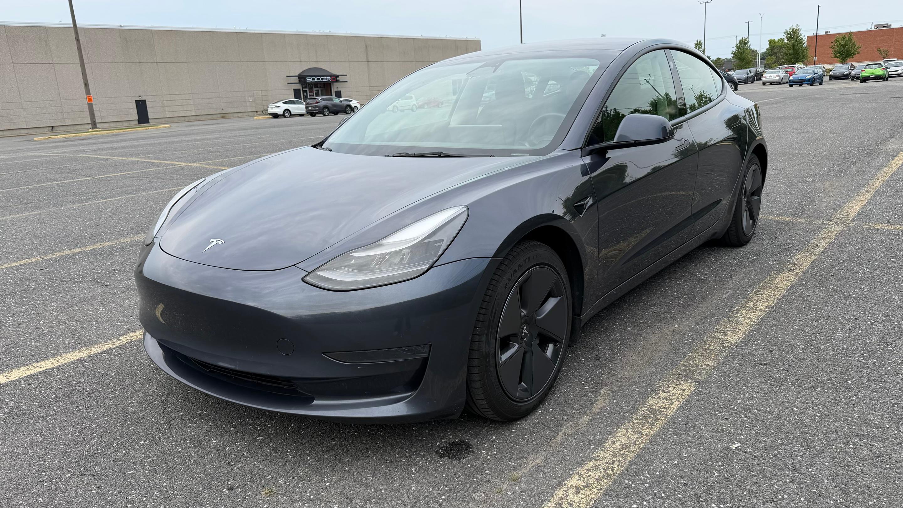 Tesla Model 3 2023 in Longueuil, QC
