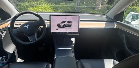 Tesla Model Y 2024