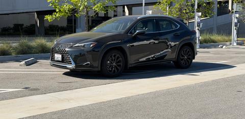 Lexus UX 2025