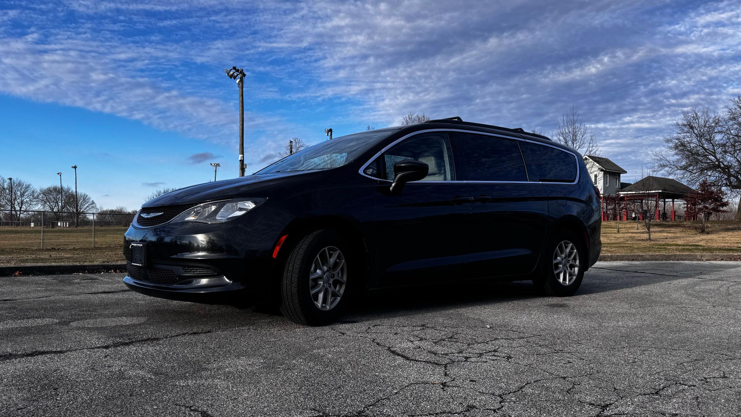 Chrysler Voyager 2021 in Louisville, KY