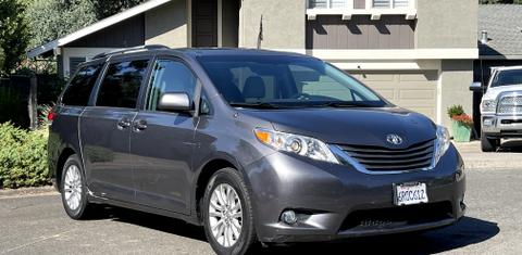 Toyota Sienna 2011