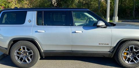 Rivian R1S Adventure 2023