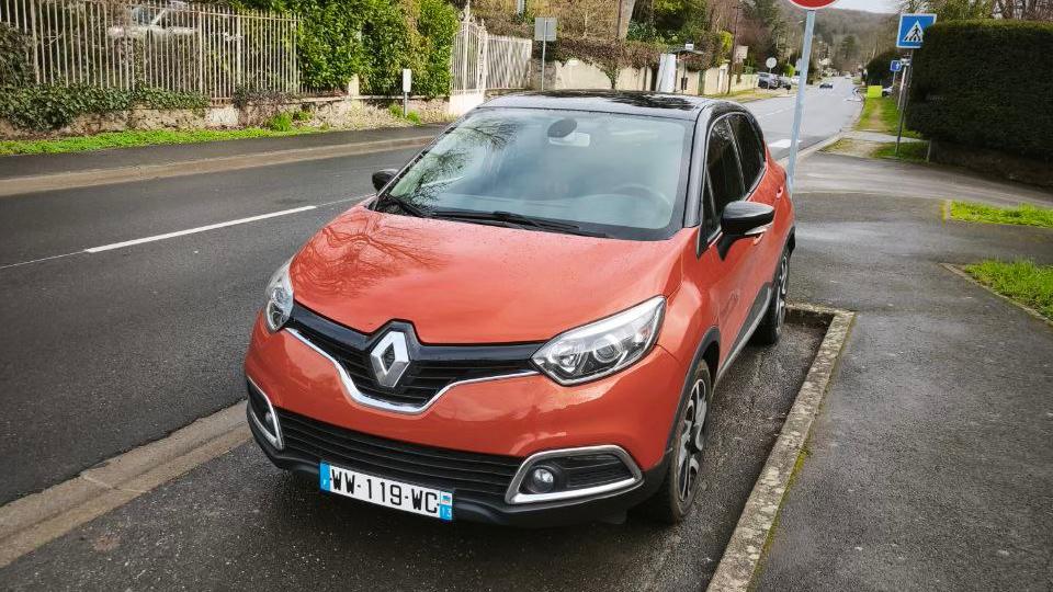 Renault CAPTUR 2015 à Paulhe