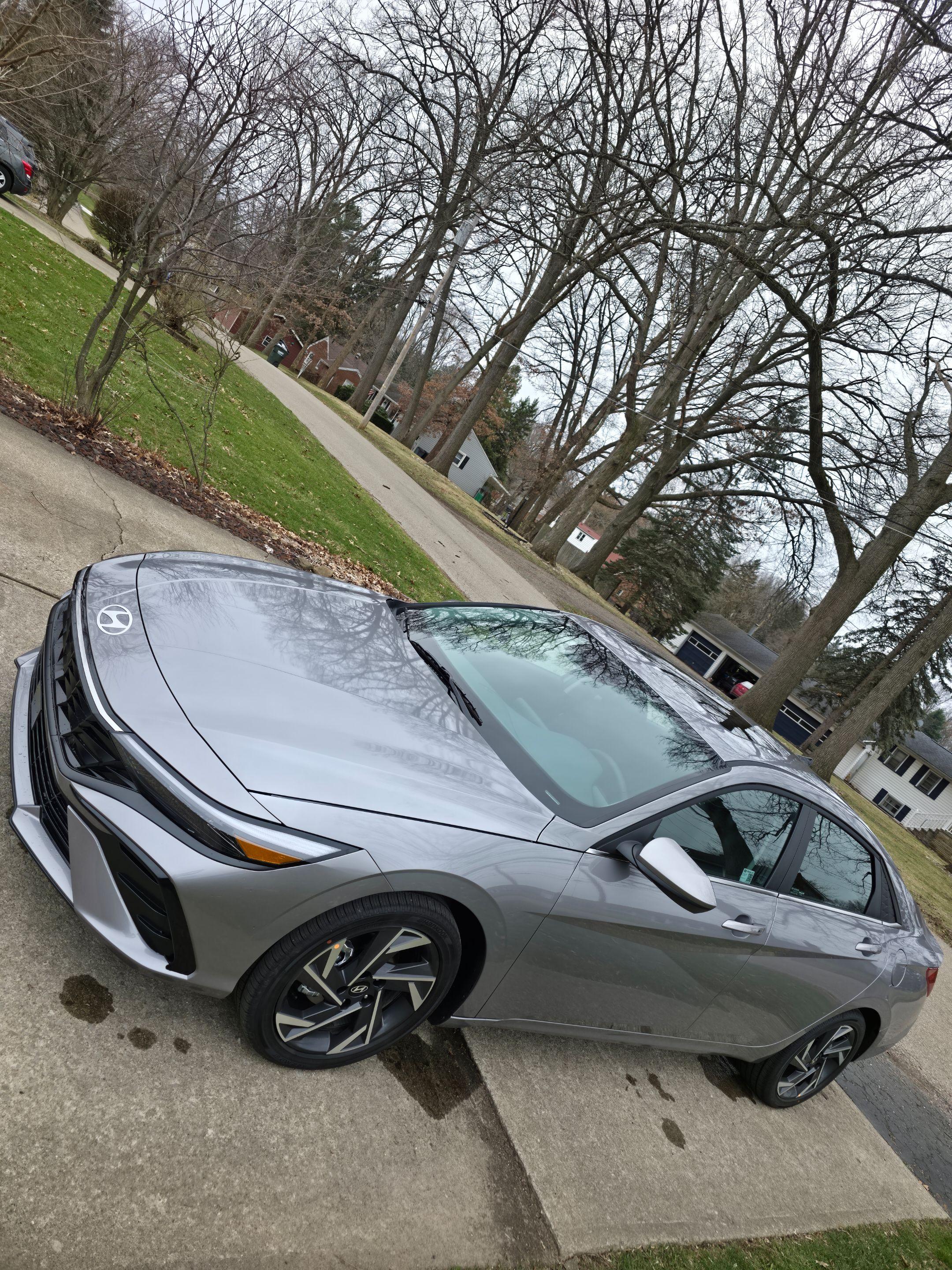 Hyundai Elantra 2025 in North Canton, OH