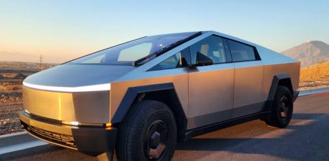 Tesla Cybertruck 2025