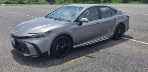 Toyota Camry Hybrid 2026