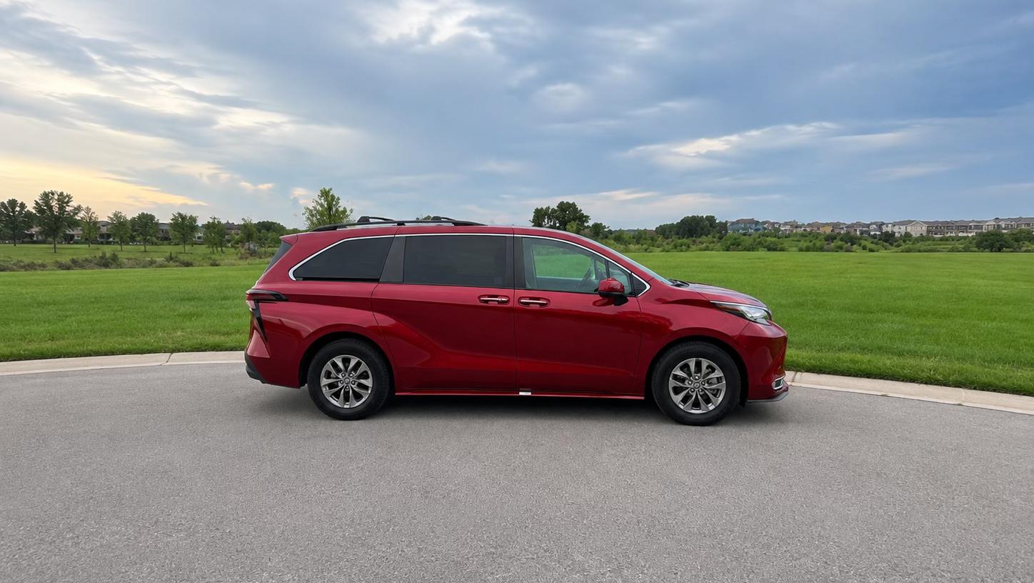 Toyota Sienna 2023 in Tampa, FL
