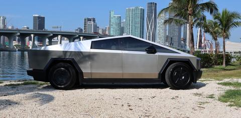 Tesla Cybertruck 2025