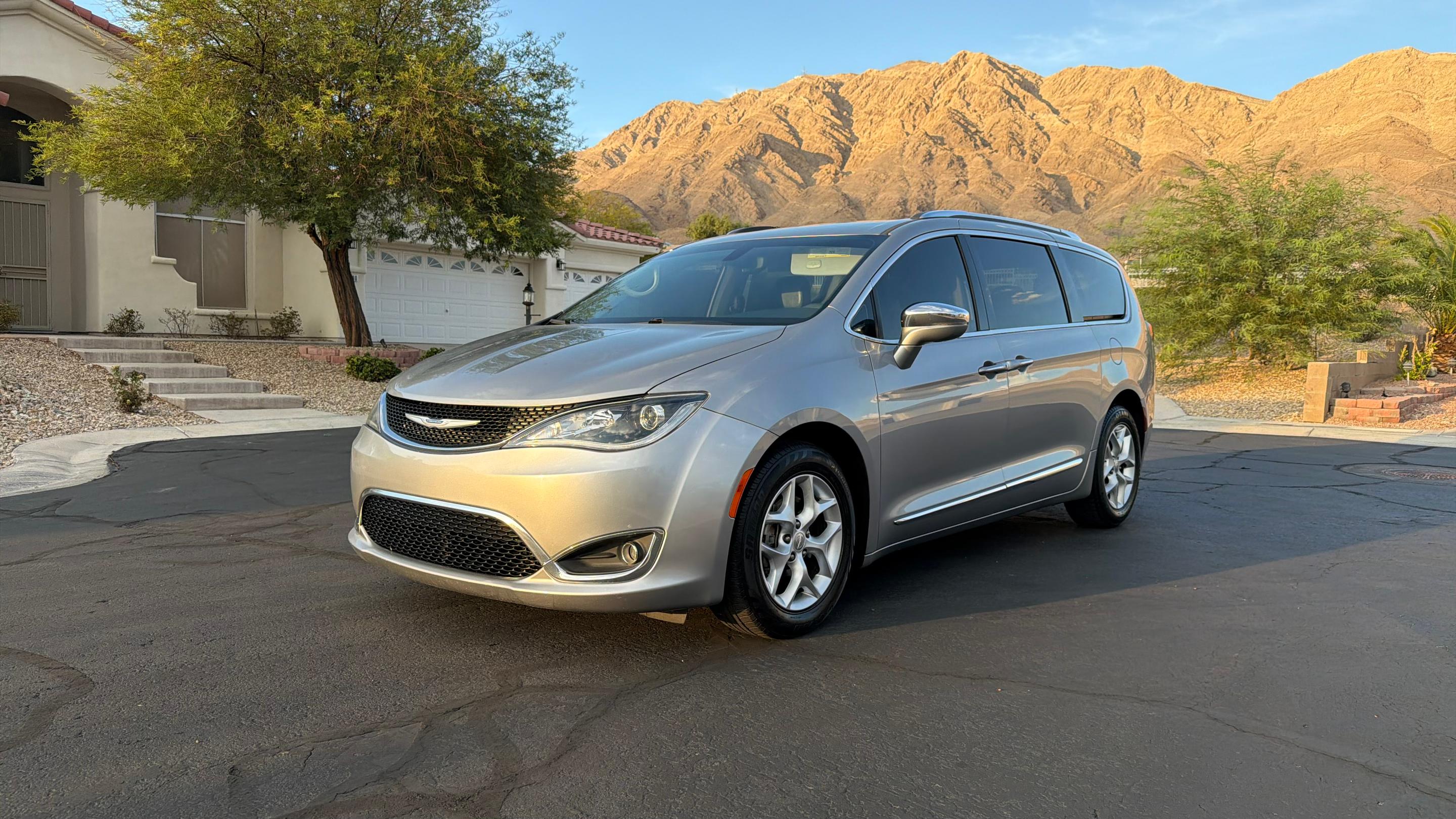 Chrysler Pacifica 2020 in Las Vegas, NV