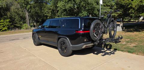 Rivian R1S 2024