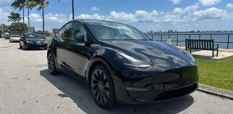 Tesla Model Y 2025
