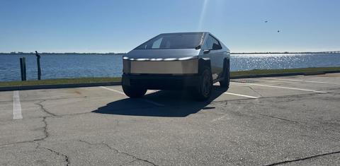 Tesla Cybertruck 2026