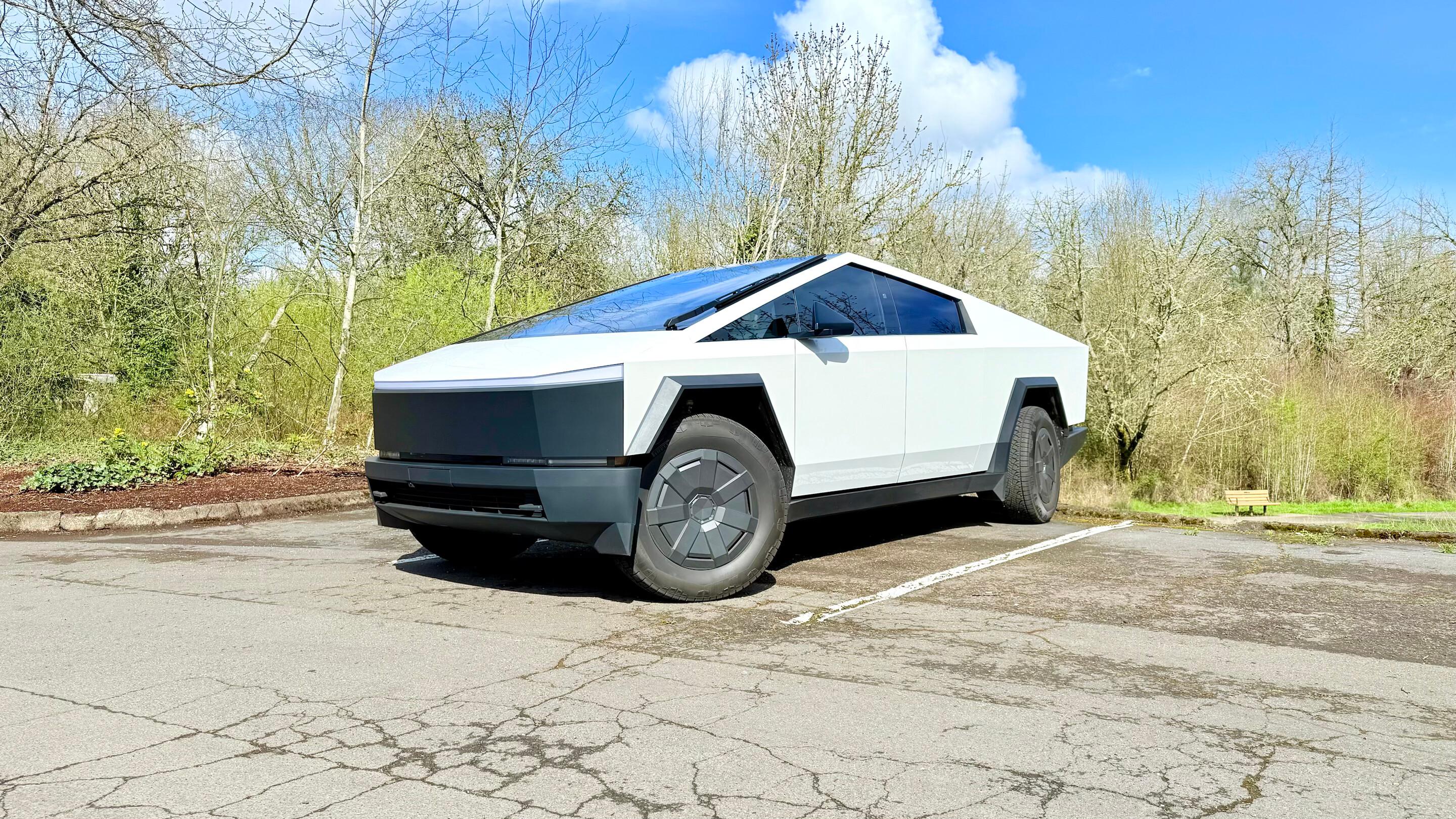 Tesla Cybertruck 2024 in Tigard, OR