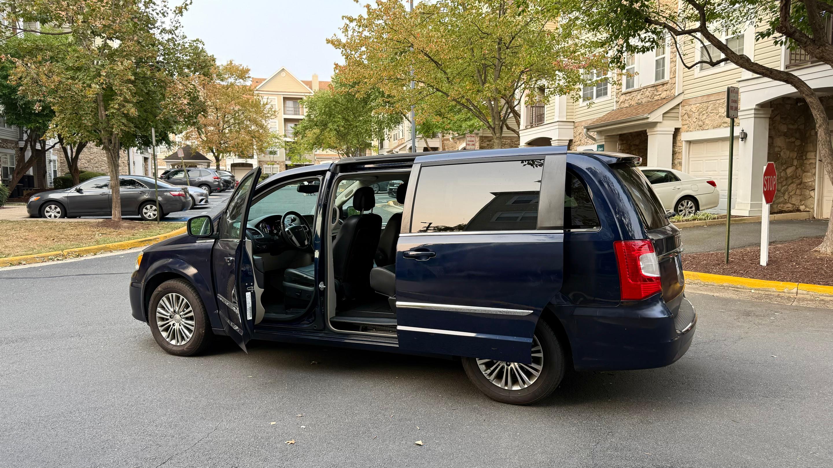 Chrysler Town & Country 2014 in Herndon, VA
