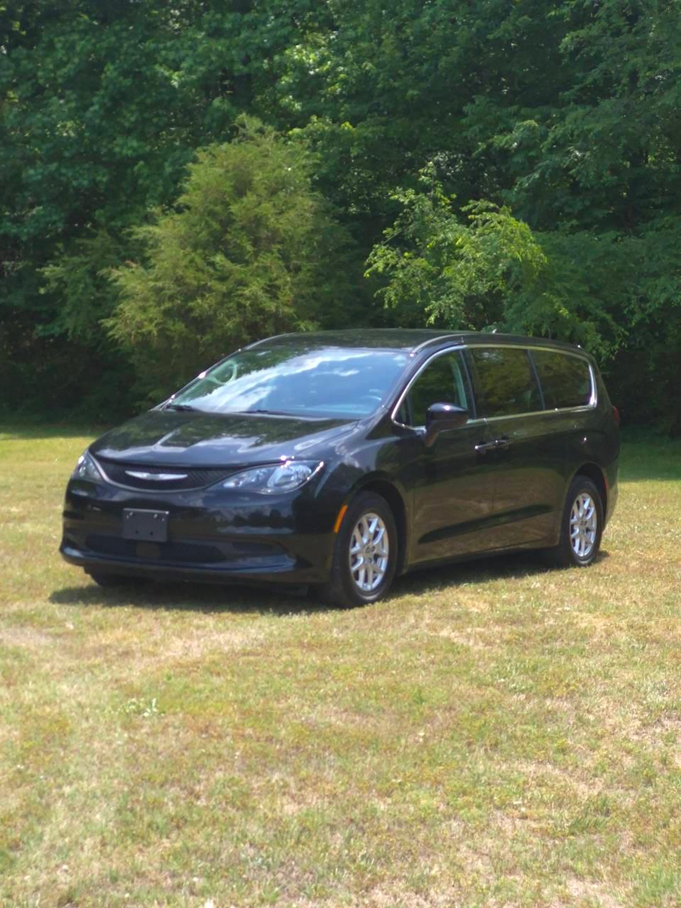 Chrysler Voyager 2023 in Charlotte, NC