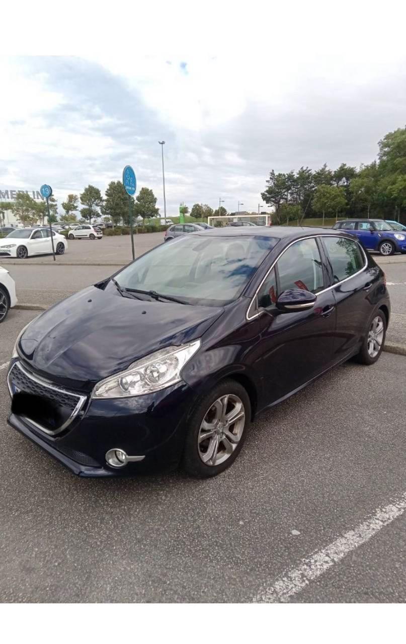 Peugeot 208 2015 à Fréthun