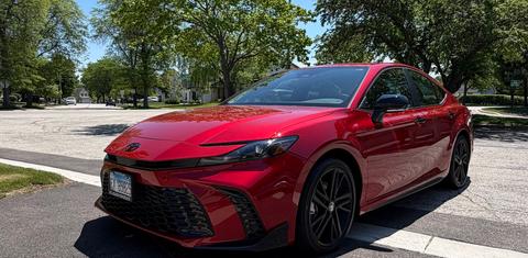 Toyota Camry Hybrid 2026