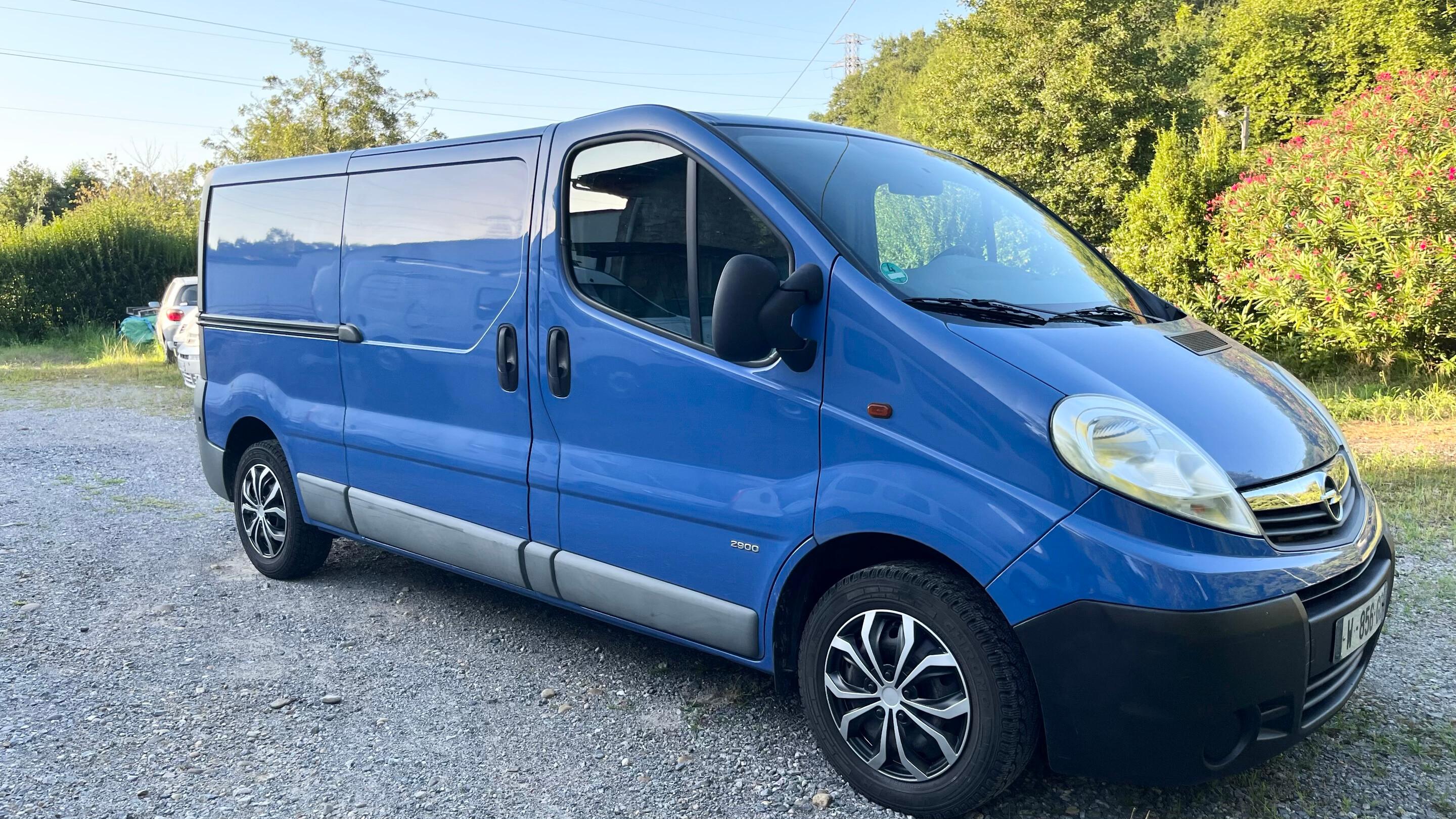 Opel VIVARO 2011 à Bayonne