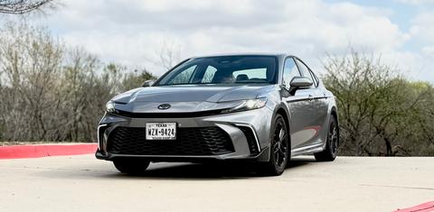 Toyota Camry Hybrid 2026