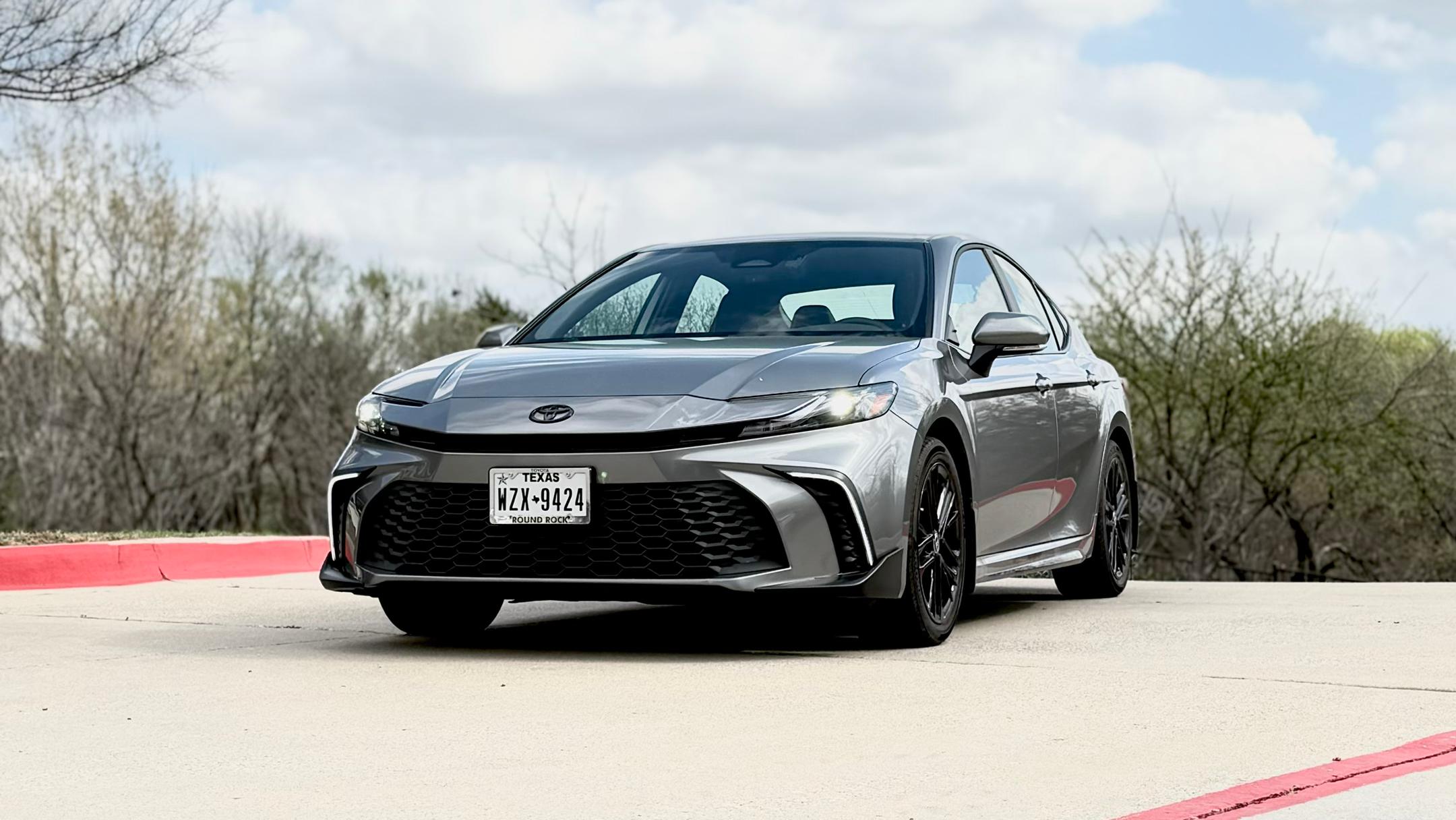 Toyota Camry Hybrid 2026 in 