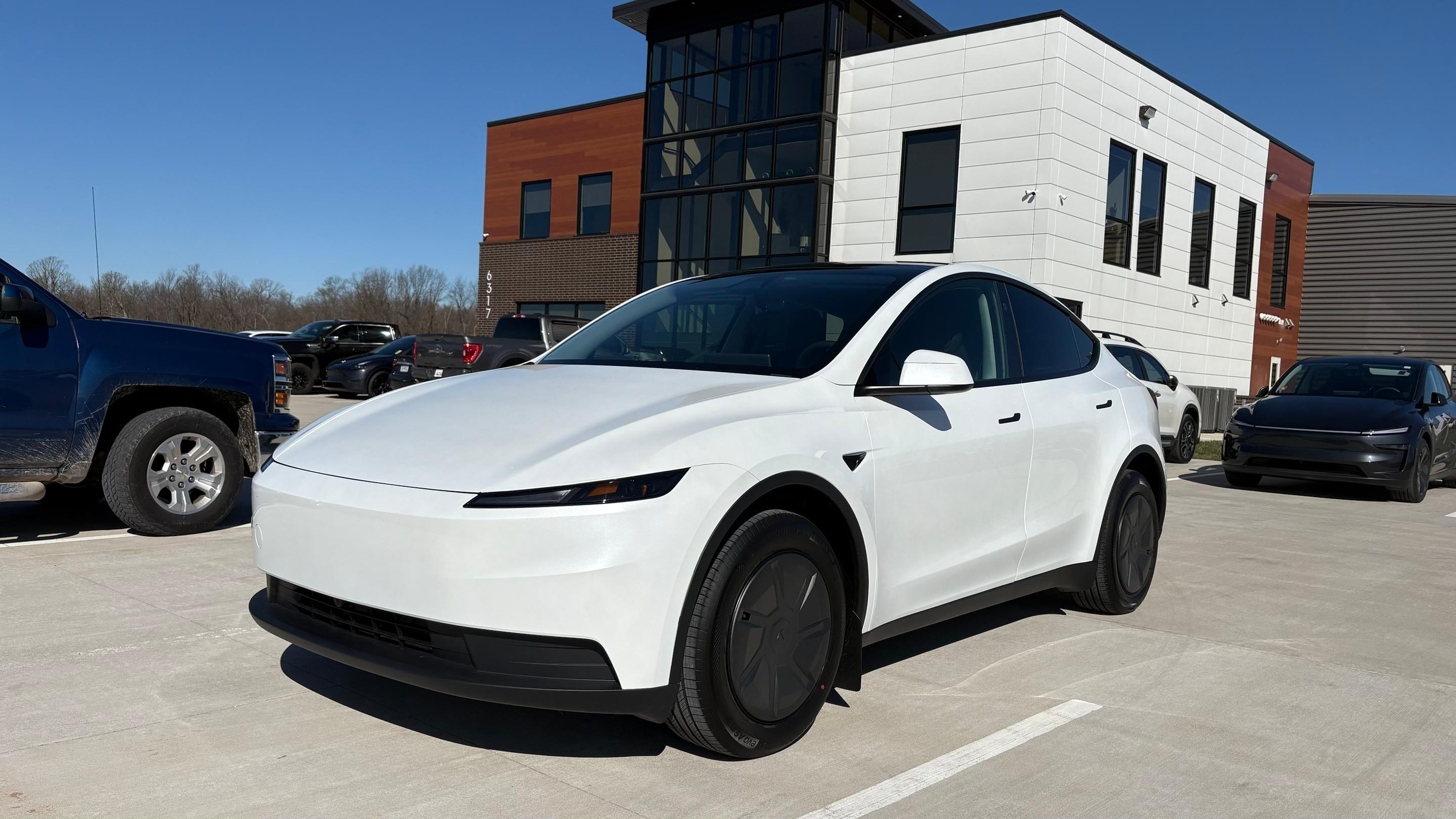 Tesla Model Y 2026 in Strafford, MO