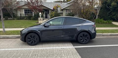 Tesla Model Y 2025