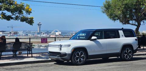 Rivian R1S 2024