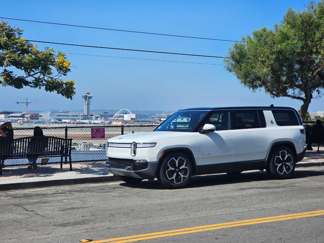 Rivian R1S 2024 in Inglewood, CA