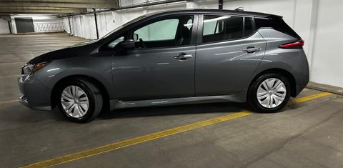 Nissan LEAF 2024
