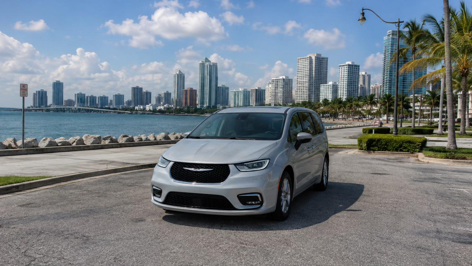 Chrysler Pacifica 2023 in Champions Gt, FL