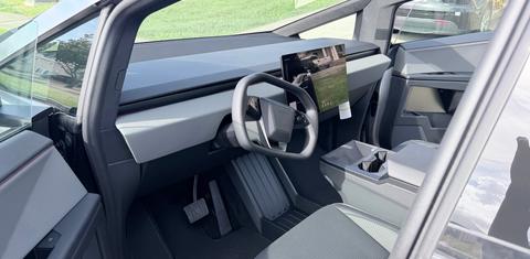 Tesla Cybertruck 2026