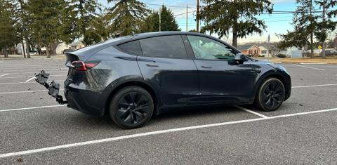 Tesla Model Y 2025