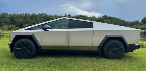Tesla Cybertruck 2025