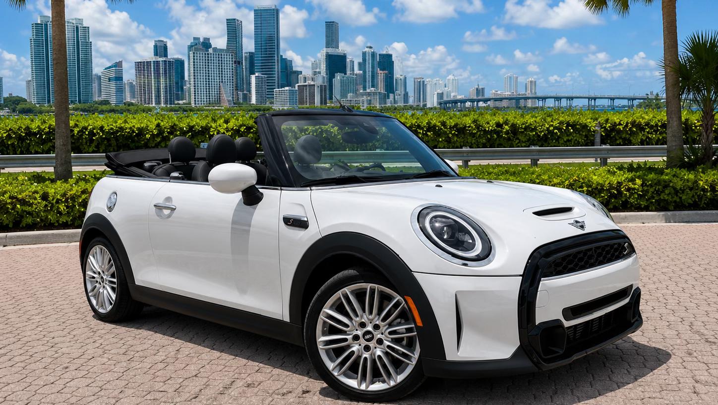 MINI Convertible 2024 in Hialeah, FL