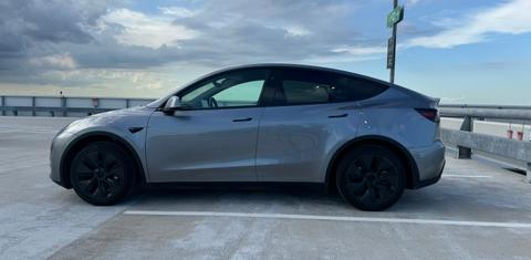 Tesla Model Y 2024