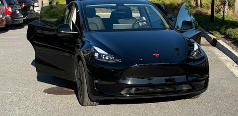 Tesla Model Y 2025