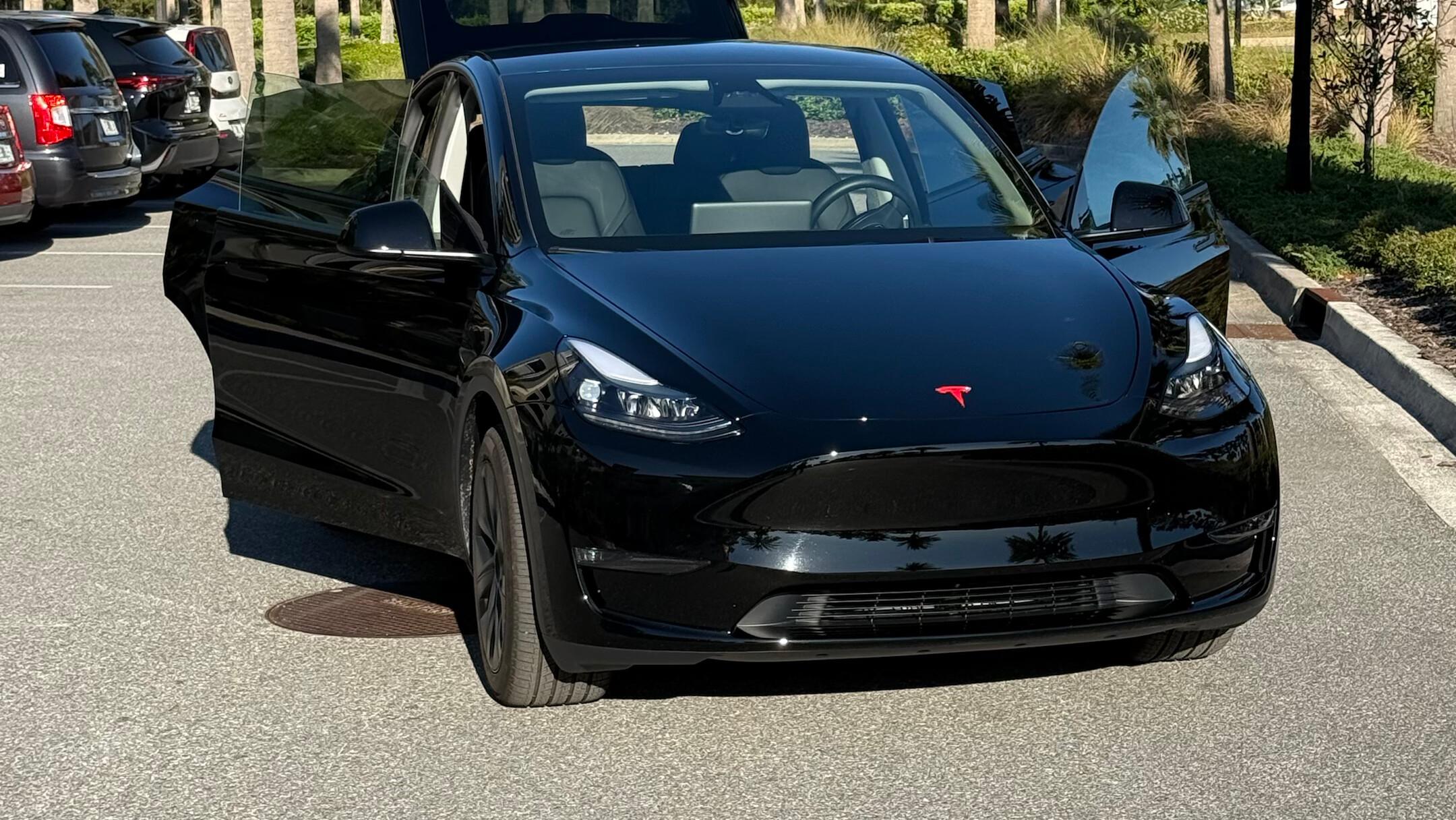 Tesla Model Y 2025 in Jacksonville, FL